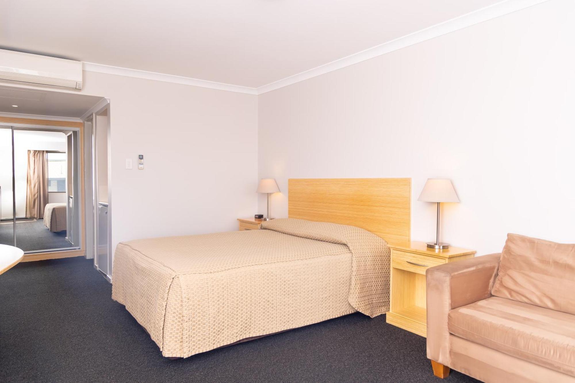 Dog Rock Motel Олбани Екстериор снимка