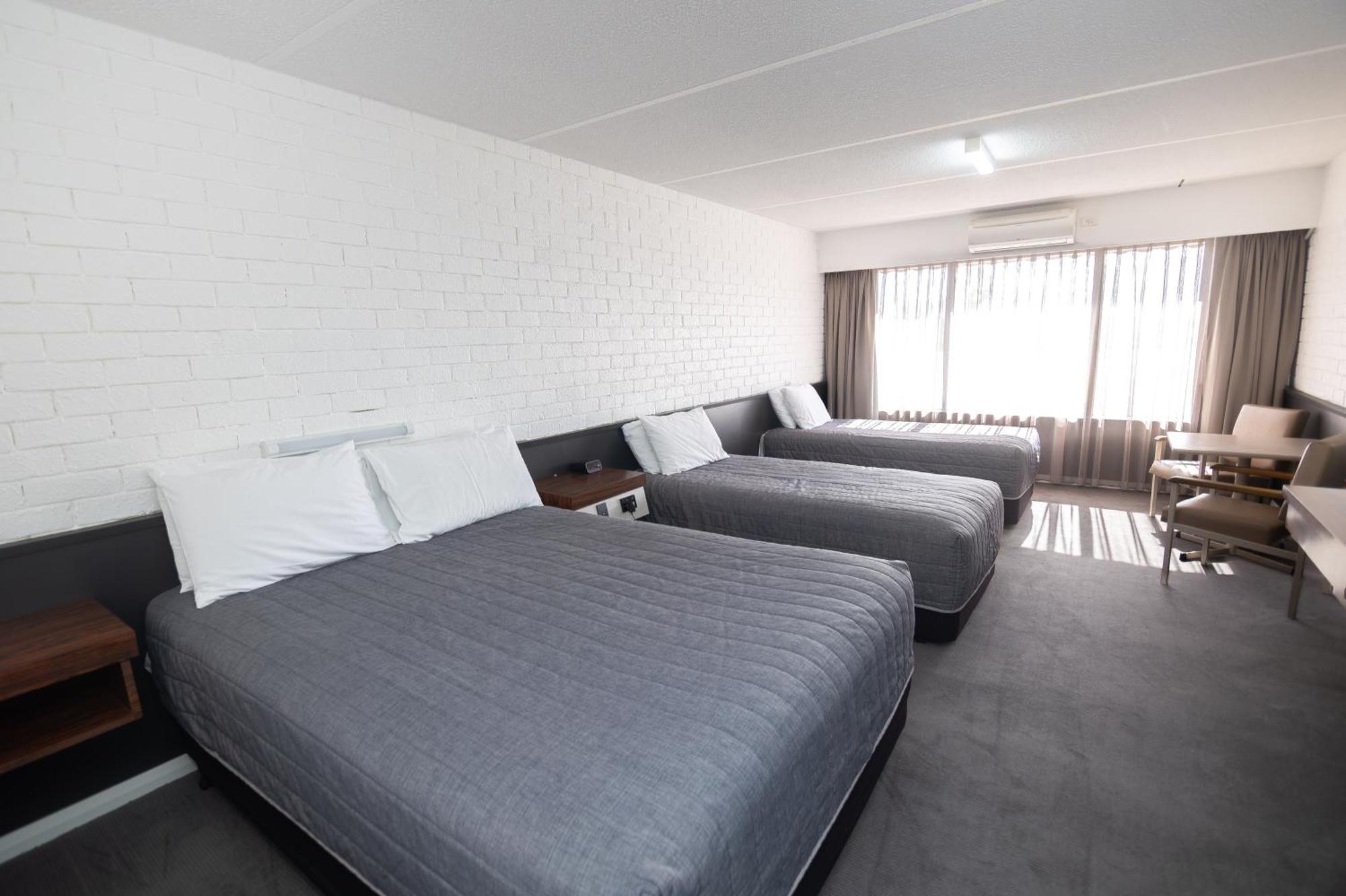 Dog Rock Motel Олбани Екстериор снимка