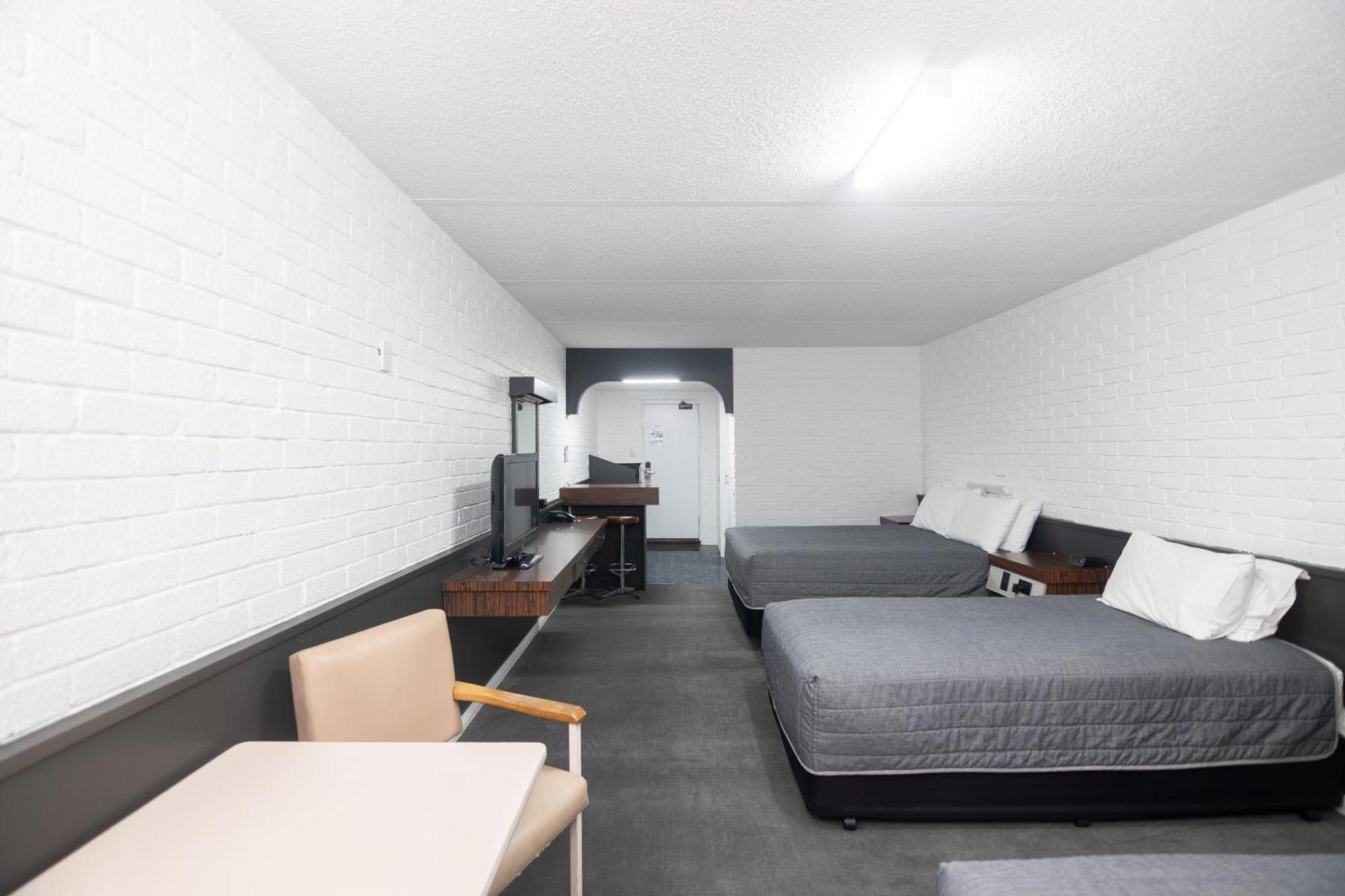Dog Rock Motel Олбани Екстериор снимка